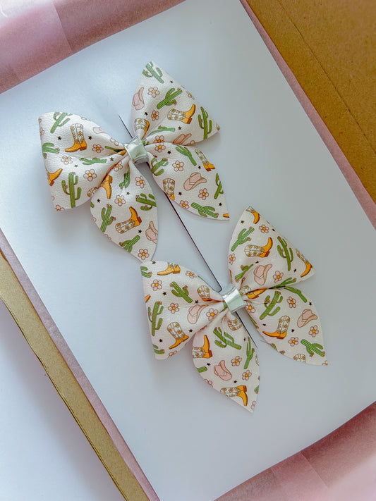 Wild Dolly Bow